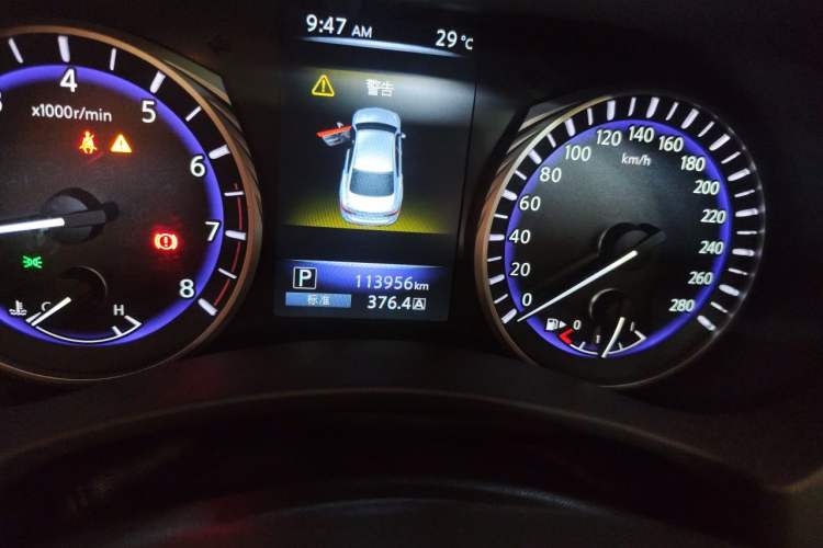 Used Infiniti Q50L 2015 2.0T Enjoyment Edition Odometer Close Up