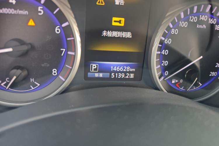 Used Infiniti Q50L 2015 2.0T Enjoyment Edition Odometer Close Up