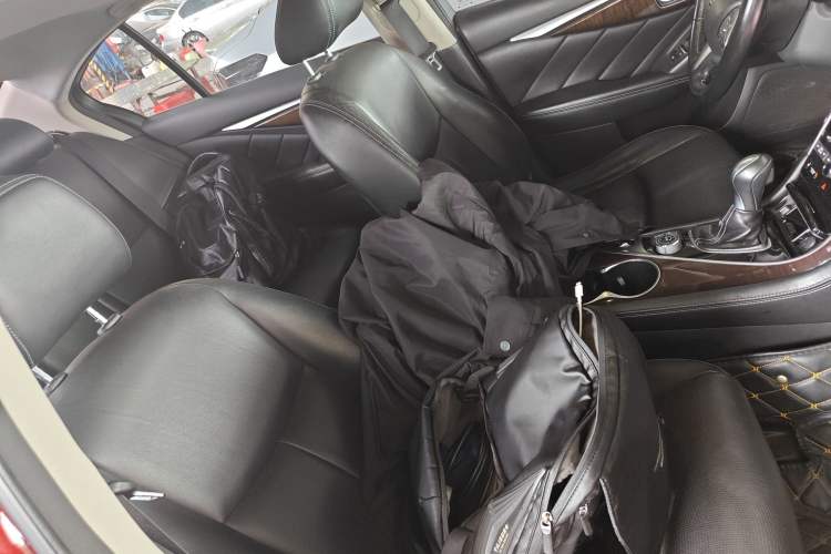 Used Infiniti Q50L 2015 2.0T Luxury Edition Right Front Seat