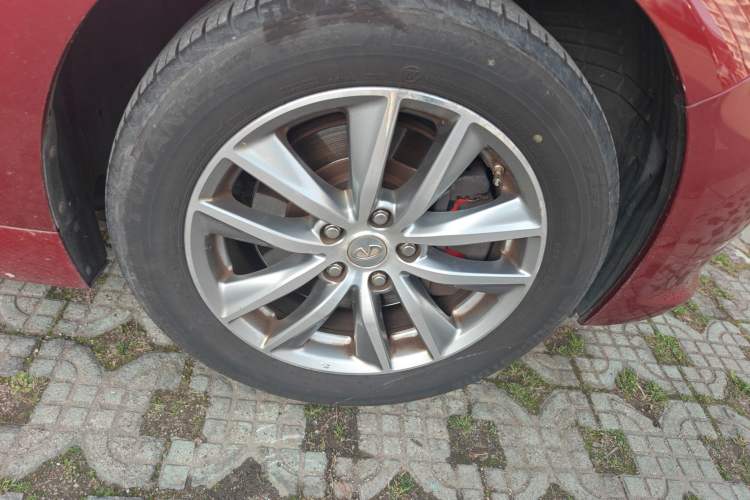 Used Infiniti Q50L 2015 2.0T Enjoyment Edition Right Front Wheel Hub
