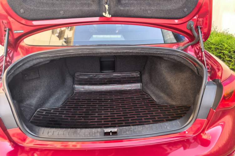 Used Infiniti Q50L 2015 2.0T Enjoyment Edition Trunk