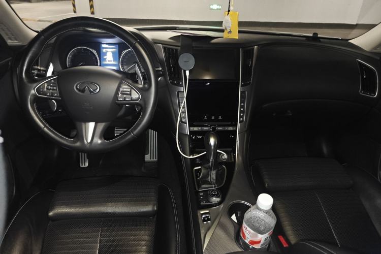 Used Infiniti Q50L 2015 2.0T Sport Edition Center Console