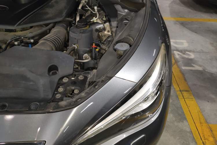 Used Infiniti Q50L 2015 2.0T Enjoyment Edition Engine Bay Left