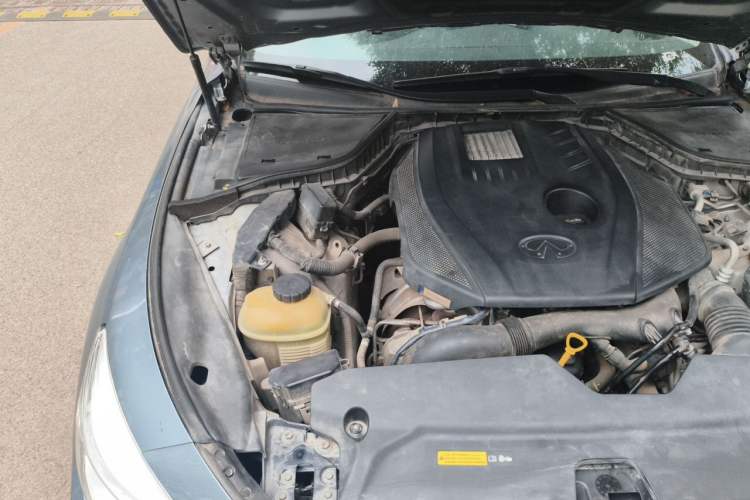 Used Infiniti Q50L 2015 2.0T Comfort Edition Engine Bay Right