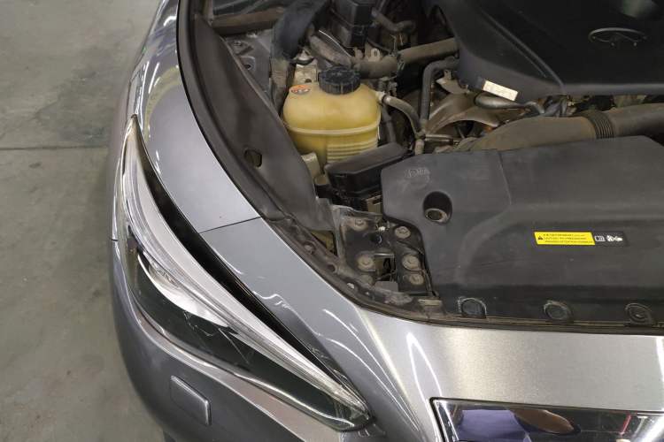 Used Infiniti Q50L 2015 2.0T Enjoyment Edition Engine Bay Right