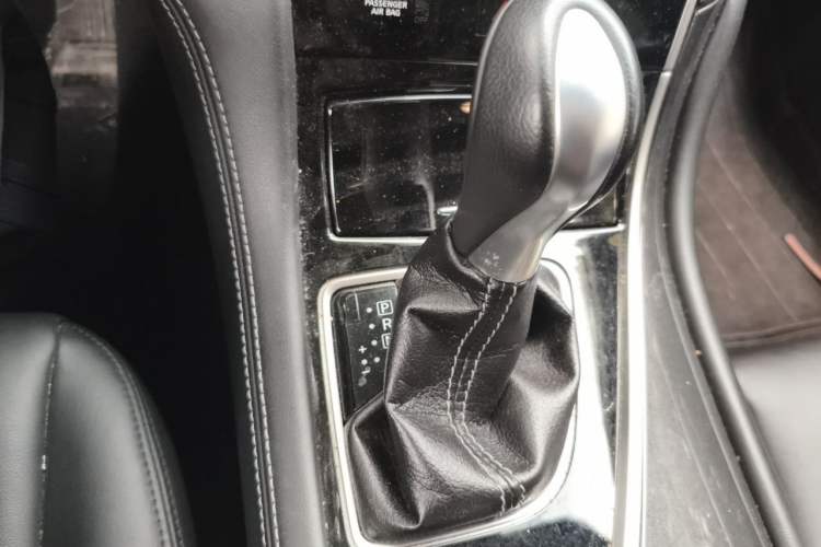 Used Infiniti Q50L 2015 2.0T Comfort Edition Gear Lever