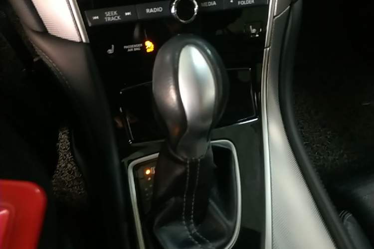 Used Infiniti Q50L 2015 2.0T Sport Edition Gear Lever