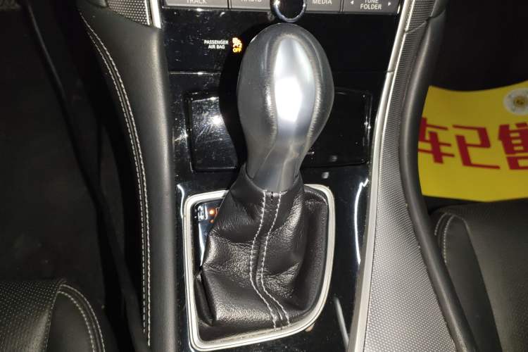 Used Infiniti Q50L 2015 2.0T Enjoyment Edition Gear Lever