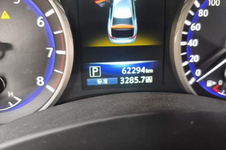 Used Infiniti Q50L 2015 2.0T Comfort Edition Odometer Close Up