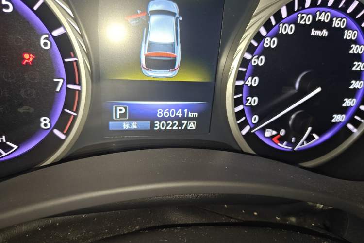Used Infiniti Q50L 2015 2.0T Sport Edition Odometer Close Up