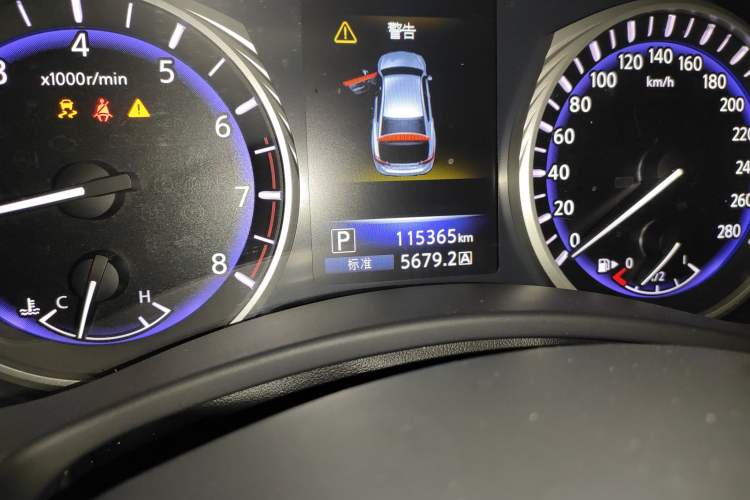 Used Infiniti Q50L 2015 2.0T Enjoyment Edition Odometer Close Up