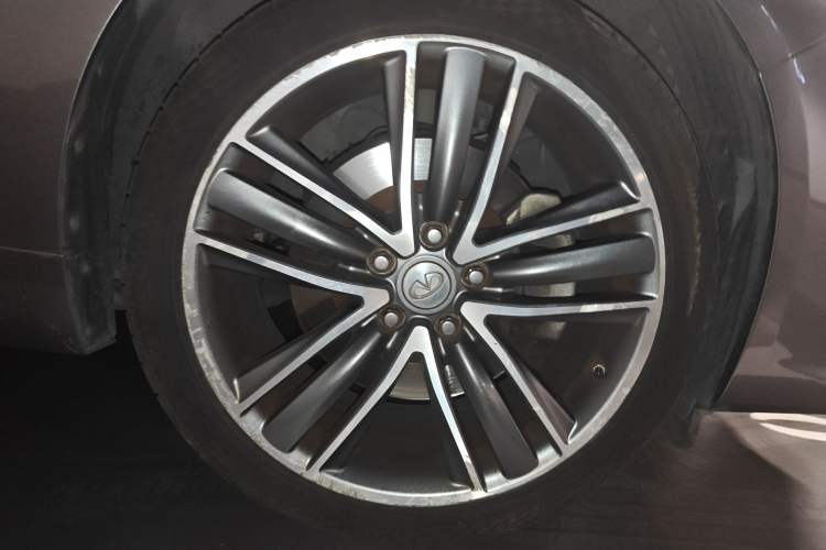 Used Infiniti Q50L 2015 2.0T Sport Edition Right Front Wheel Hub