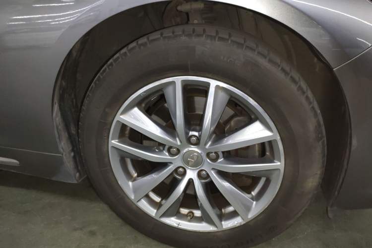 Used Infiniti Q50L 2015 2.0T Enjoyment Edition Right Front Wheel Hub