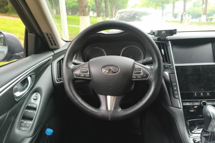 Used Infiniti Q50L 2015 2.0T Comfort Edition Steering Wheel
