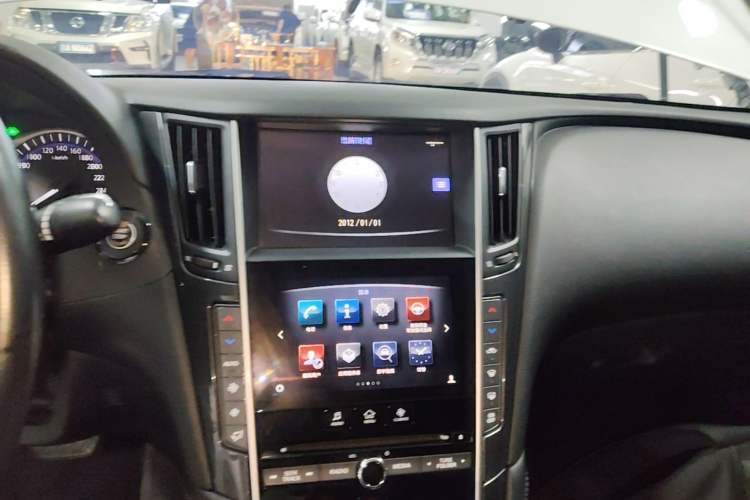 Used Infiniti Q50L 2015 2.0T Comfort Edition Audio And AC Panel