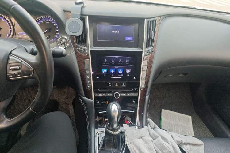 Used Infiniti Q50L 2015 2.0T Luxury Edition Audio And AC Panel