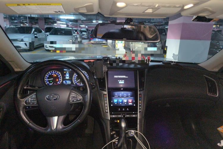 Used Infiniti Q50L 2015 2.0T Enjoyment Edition Center Console