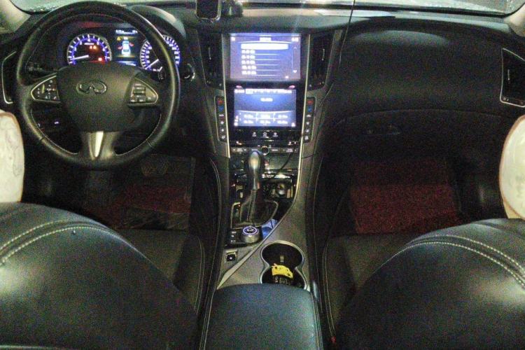 Used Infiniti Q50L 2015 2.0T Enjoyment Edition Center Console