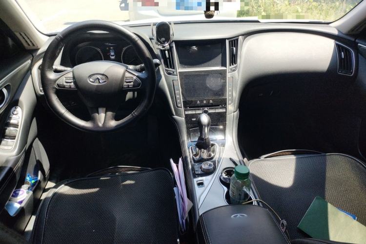 Used Infiniti Q50L 2015 2.0T Enjoyment Edition Center Console