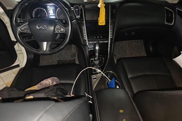 Used Infiniti Q50L 2015 2.0T Comfort Edition Center Console