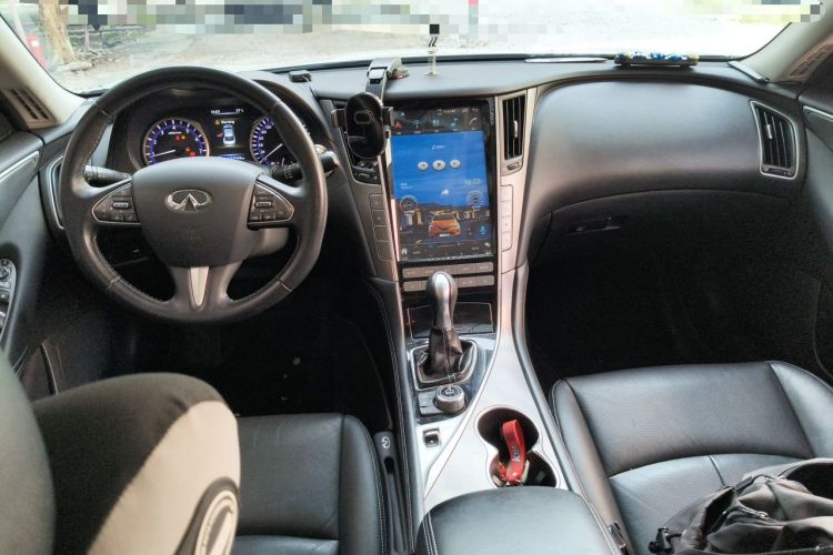 Used Infiniti Q50L 2015 2.0T Enjoyment Edition Center Console
