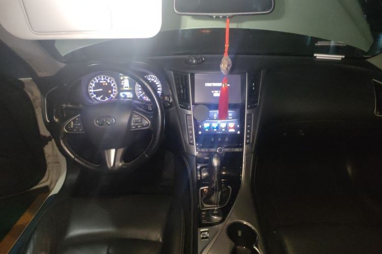 Used Infiniti Q50L 2015 2.0T Enjoyment Edition Center Console
