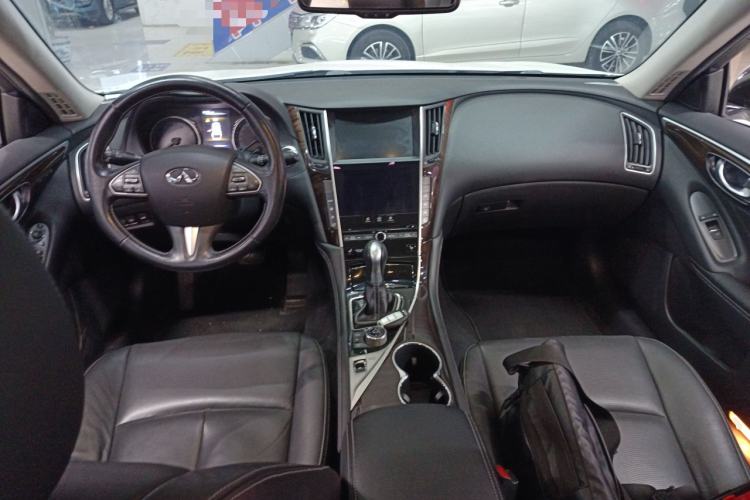 Used Infiniti Q50L 2015 2.0T Luxury Edition Center Console