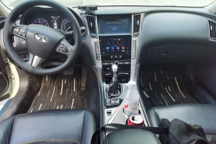Used Infiniti Q50L 2015 2.0T Enjoyment Edition Center Console