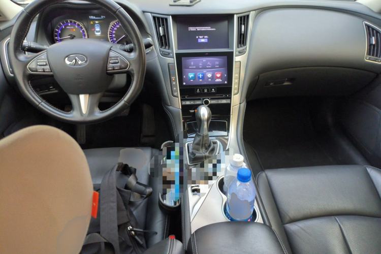 Used Infiniti Q50L 2015 2.0T Enjoyment Edition Center Console