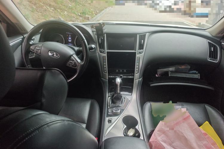 Used Infiniti Q50L 2015 2.0T Enjoyment Edition Center Console
