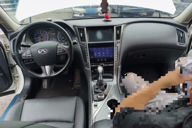 Used Infiniti Q50L 2015 2.0T Comfort Edition Center Console