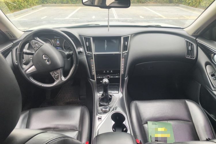 Used Infiniti Q50L 2015 2.0T Enjoyment Edition Center Console