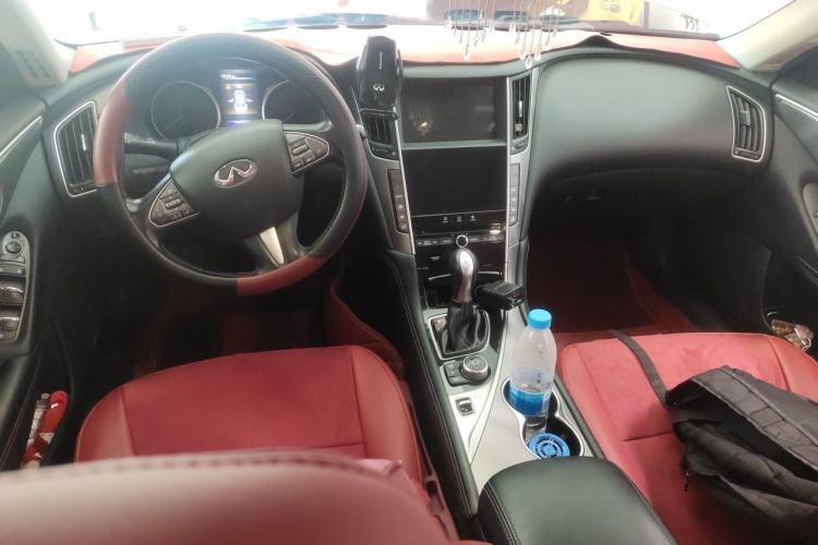 Used Infiniti Q50L 2015 2.0T Enjoyment Edition Center Console