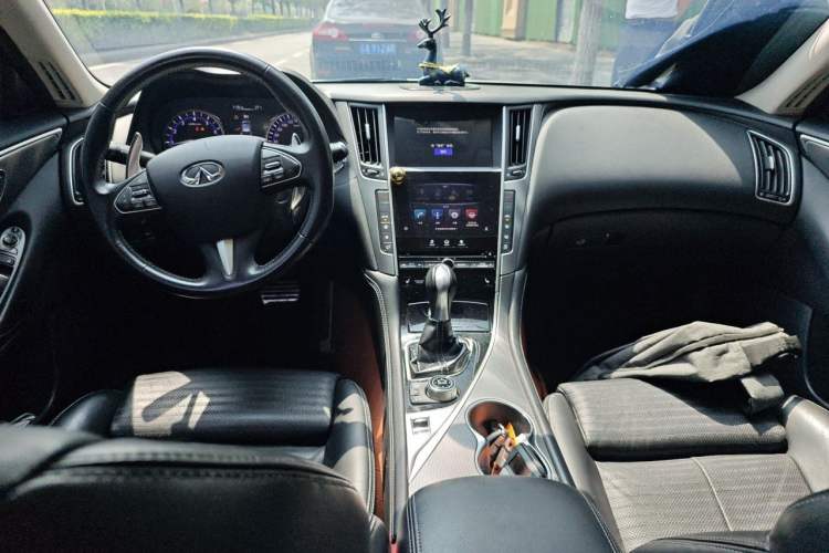 Used Infiniti Q50L 2015 2.0T Sport Edition Center Console