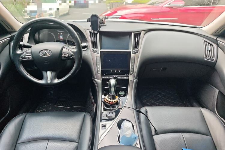 Used Infiniti Q50L 2015 2.0T Enjoyment Edition Center Console