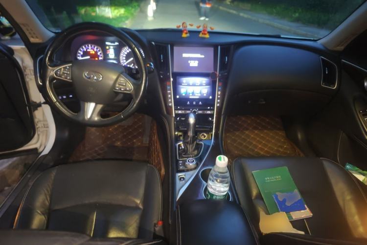 Used Infiniti Q50L 2015 2.0T Luxury Edition Center Console