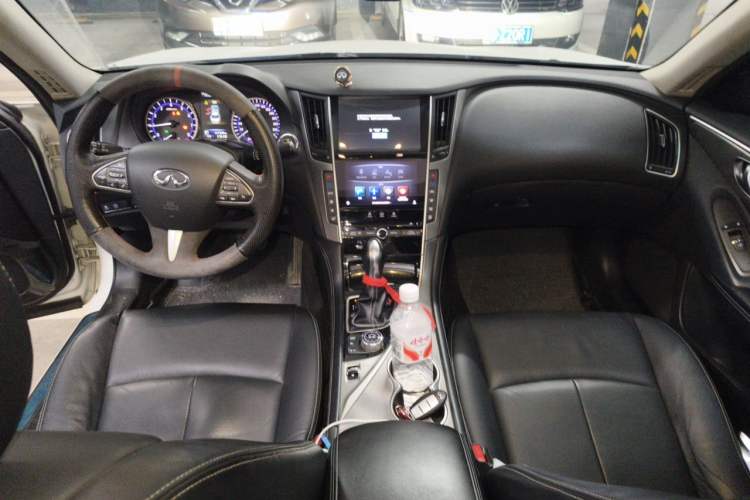 Used Infiniti Q50L 2015 2.0T Enjoyment Edition Center Console