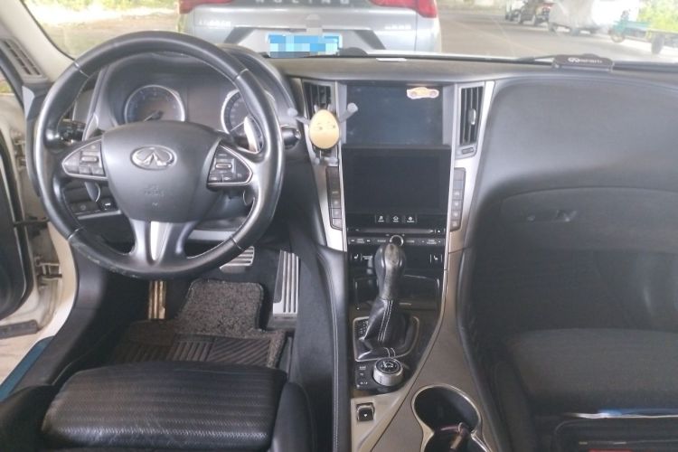 Used Infiniti Q50L 2015 2.0T Sport Edition Center Console