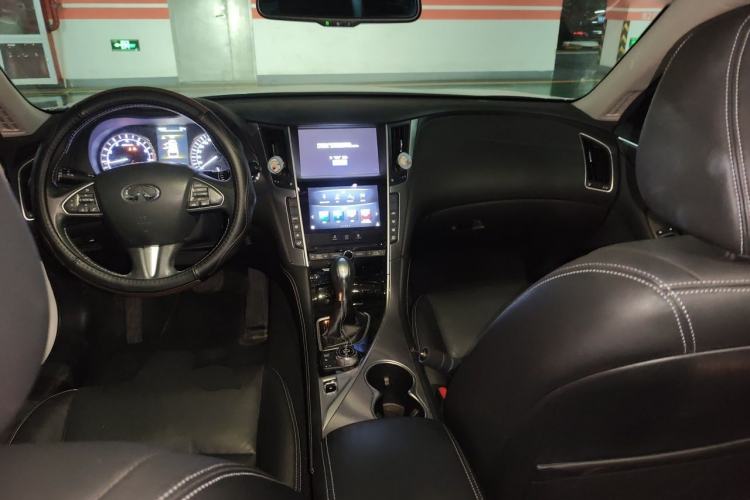 Used Infiniti Q50L 2015 2.0T Enjoyment Edition Center Console