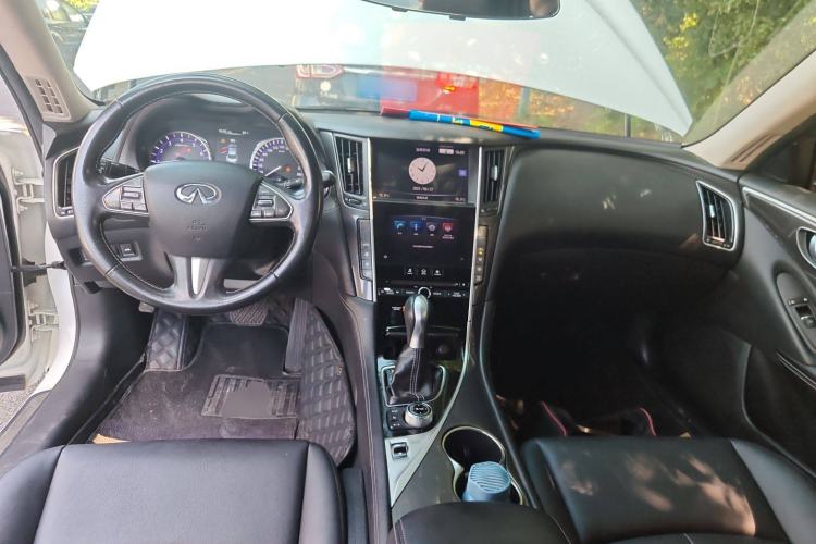 Used Infiniti Q50L 2015 2.0T Comfort Edition Center Console