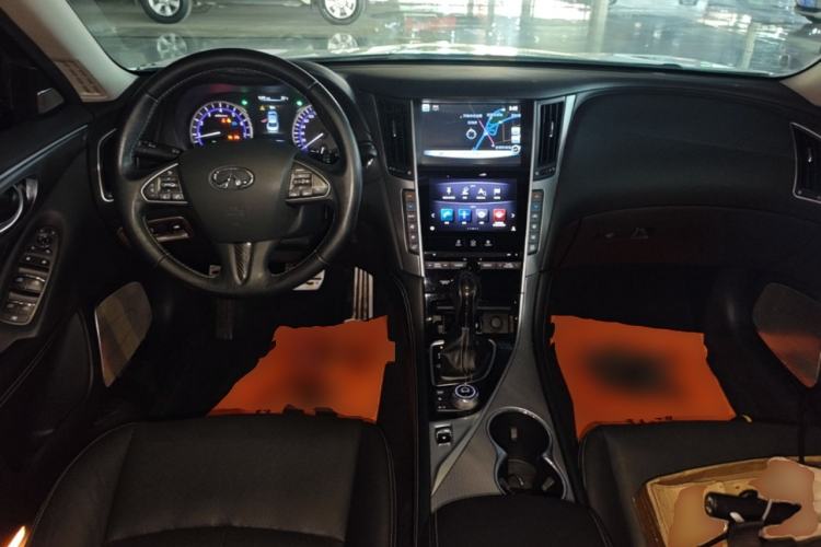 Used Infiniti Q50L 2015 2.0T Enjoyment Edition Center Console