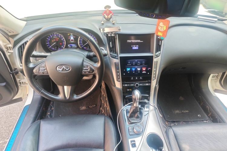 Used Infiniti Q50L 2015 2.0T Enjoyment Edition Center Console