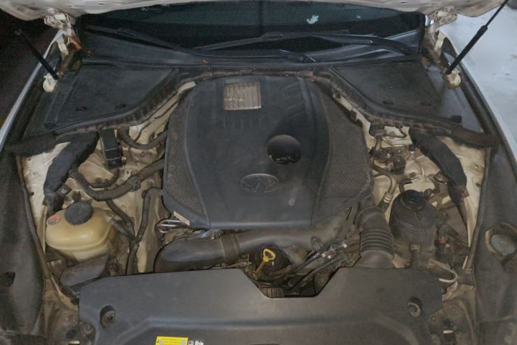 Used Infiniti Q50L 2015 2.0T Enjoyment Edition Engine Bay