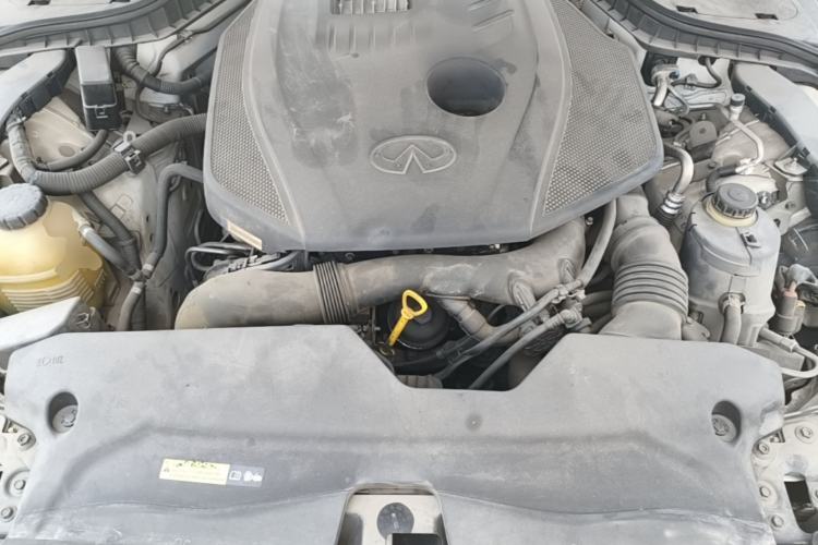 Used Infiniti Q50L 2015 2.0T Enjoyment Edition Engine Bay