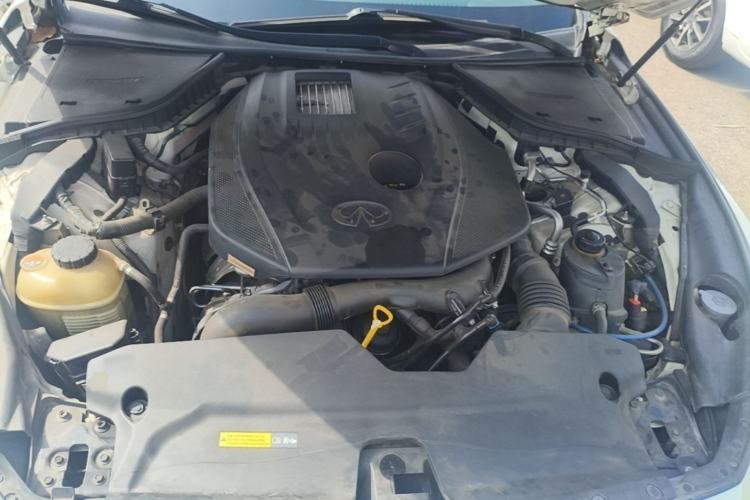 Used Infiniti Q50L 2015 2.0T Enjoyment Edition Engine Bay