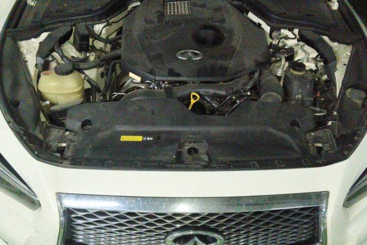 Used Infiniti Q50L 2015 2.0T Enjoyment Edition Engine Bay