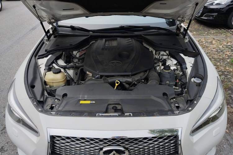 Used Infiniti Q50L 2015 2.0T Enjoyment Edition Engine Bay