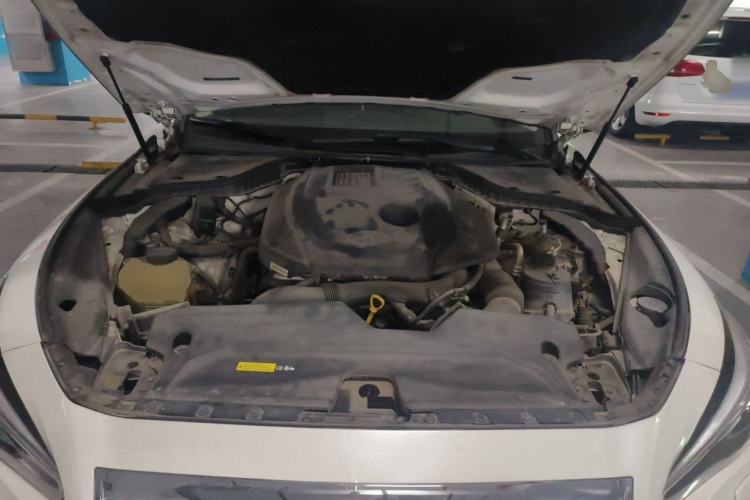 Used Infiniti Q50L 2015 2.0T Enjoyment Edition Engine Bay