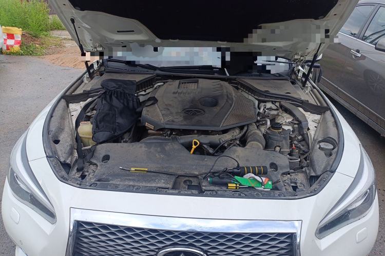 Used Infiniti Q50L 2015 2.0T Enjoyment Edition Engine Bay