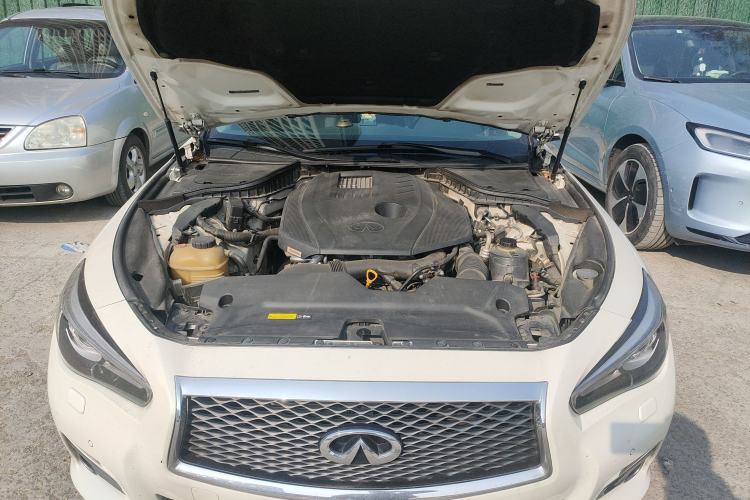 Used Infiniti Q50L 2015 2.0T Enjoyment Edition Engine Bay